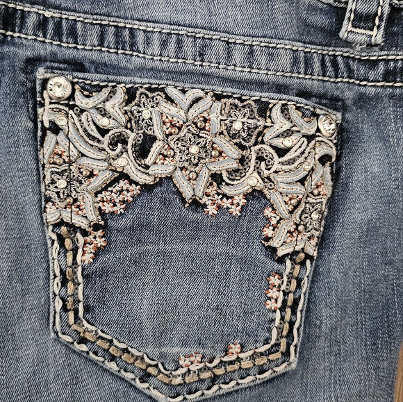 Miss Me Jeans with Seam Rip Under Belt Loop - Picture 9 of 10